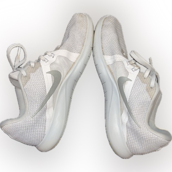 Nike Flex TR8 Women’s Training Sneaker Size 10 White - Excellent Used Condition - Picture 3 of 9